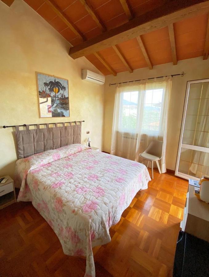 La Madonnina Bed & Breakfast Querceta Eksteriør bilde