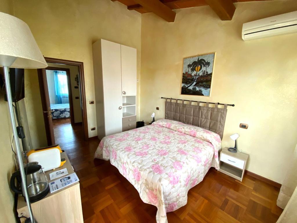 La Madonnina Bed & Breakfast Querceta Eksteriør bilde